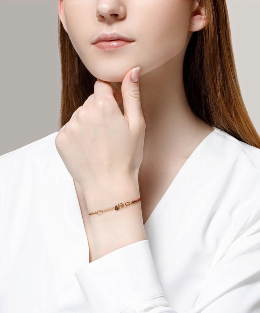 Raudono Siūlo ir aukso apyrankė Su granato pakabuku - Siūlų apyrankės su auksu - Goldinga