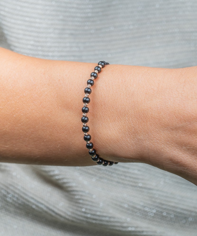 Juodo Siūlo Apyrankė Su Auksu Ir oniksais - Perkamiausi - Goldinga