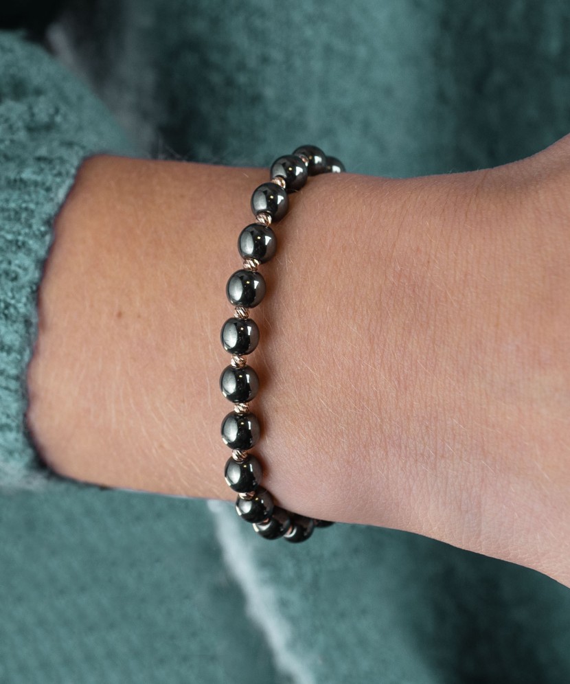 Juodo Siūlo Apyrankė Su Auksu Ir Hematitais - Siūlų apyrankės su auksu - Goldinga