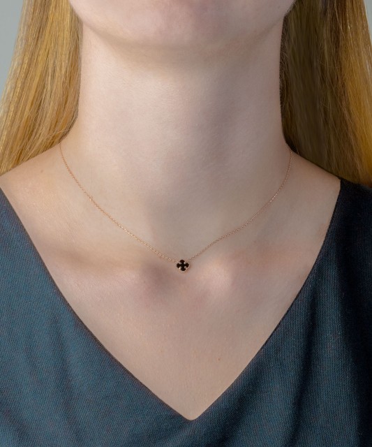 Auksinė grandinėlė su onikso pakabuku - Auksinės grandinėlės su pakabukais - Goldinga