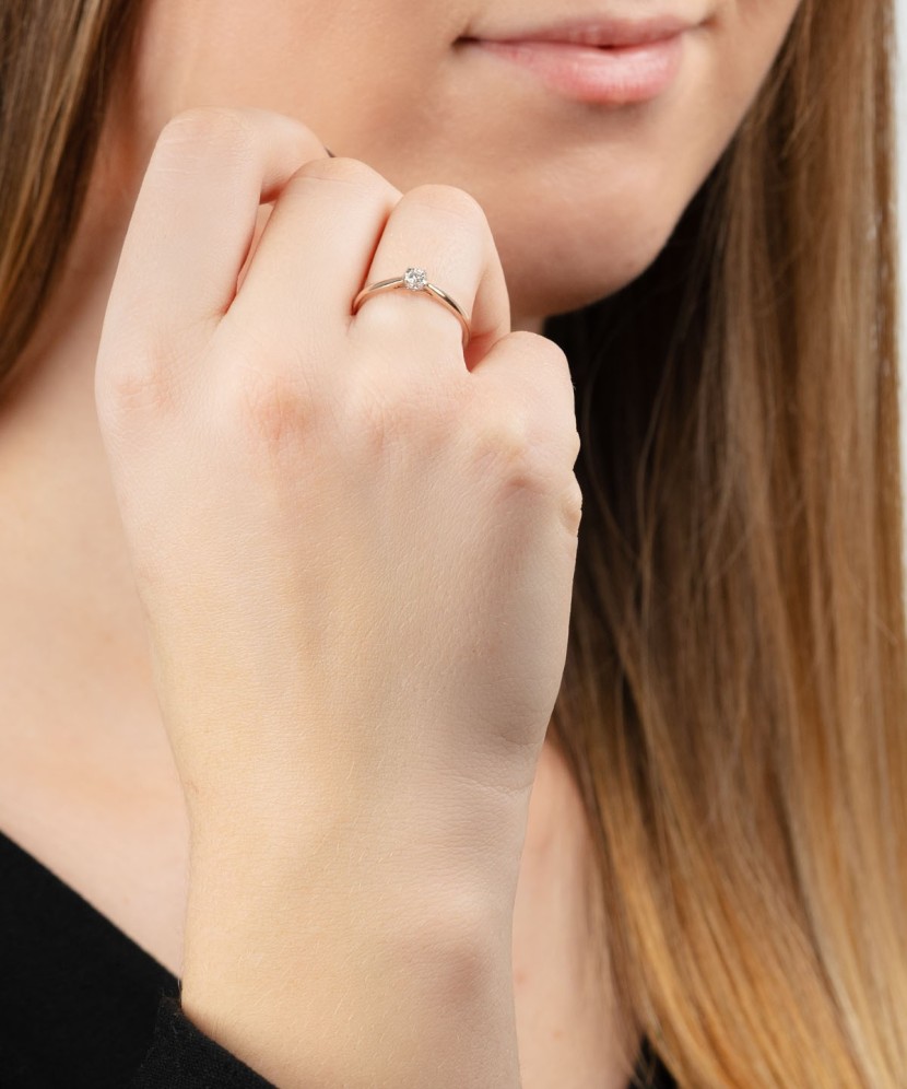 Auksinis žiedas su briliantu - Auksiniai Žiedai su brangakmeniais - Goldinga