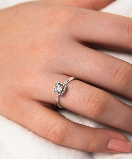 Balto aukso žiedas su deimantais - Auksiniai Žiedai su brangakmeniais - Goldinga