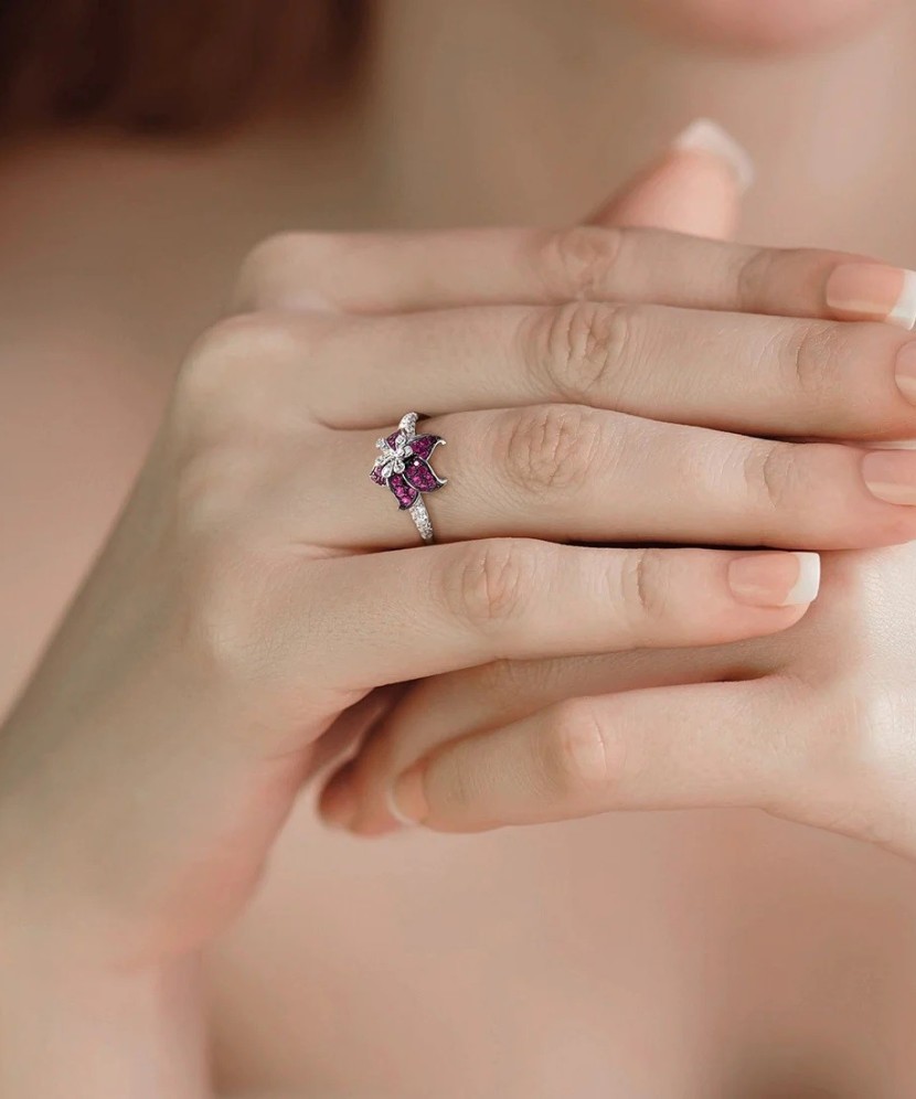 Sidabrinis žiedas su cirkoniais ir nano rubinu "Gėlė" - Sidabriniai žiedai - Goldinga