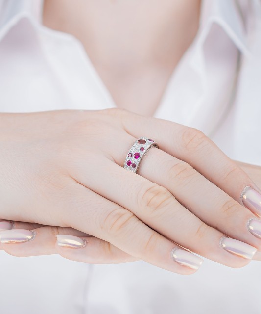 Sidabrinis žiedas su nano rubinais ir cirkoniais