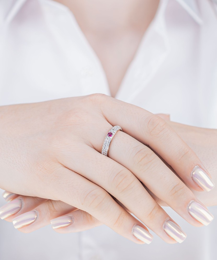 Paauksuotas sidabrinis žiedas su nano rubinais ir cirkoniais