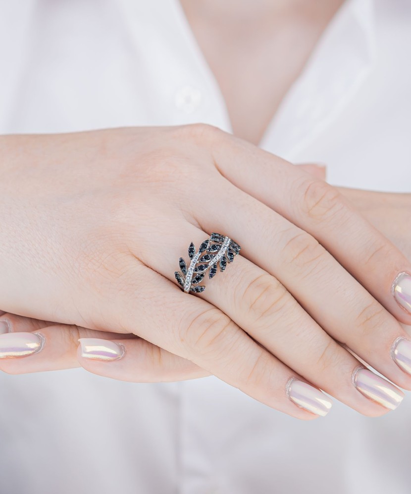 Sidabrinis žiedas su špineliais ir cirkoniais