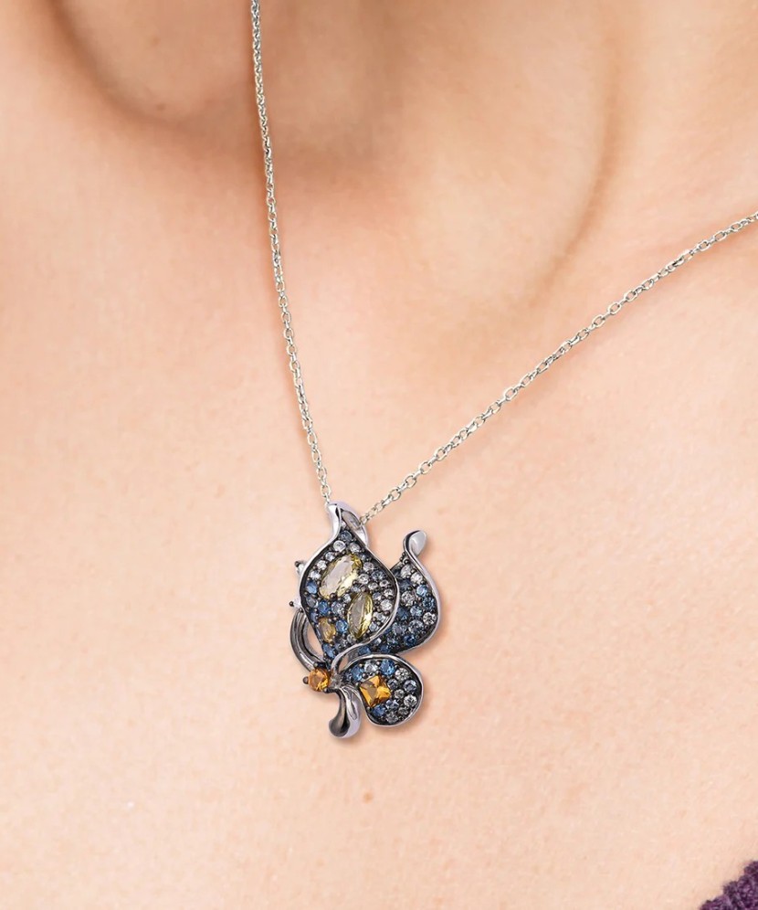 Sidabrinis pakabukas su špineliais ir cirkoniais "Drugelis"