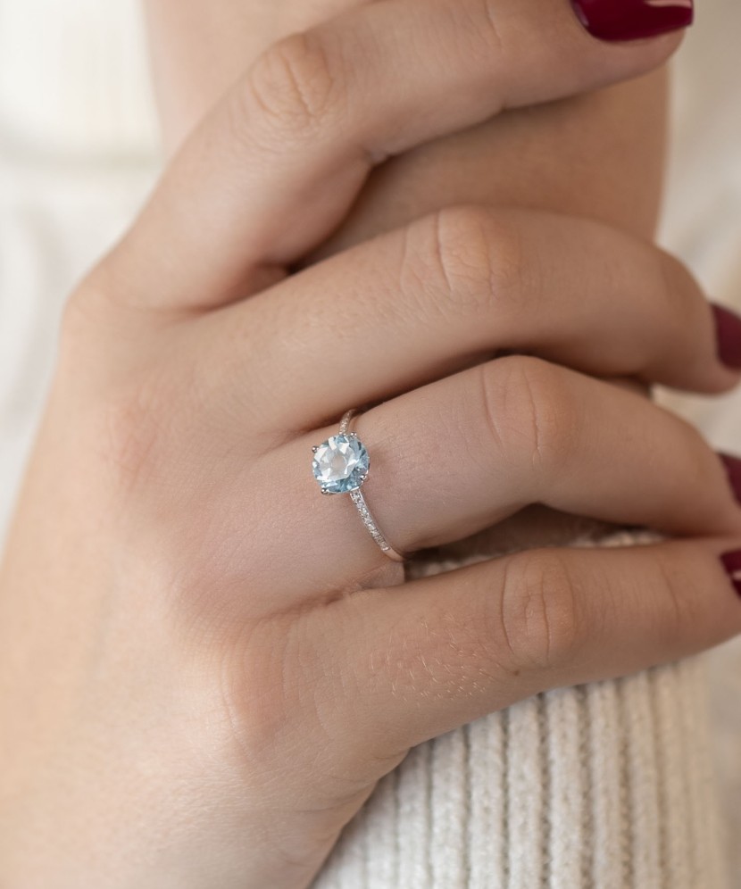 Balto aukso žiedas su topazu ir deimantais - Auksiniai Žiedai su brangakmeniais - Goldinga