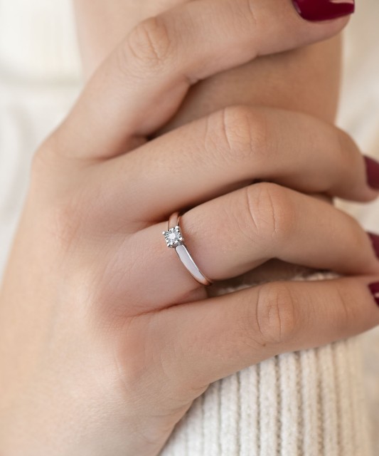 Balto aukso žiedas su briliantu - Auksiniai Žiedai su brangakmeniais - Goldinga