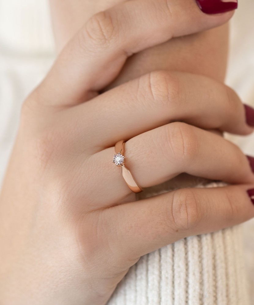 Auksinis žiedas su briliantu - Auksiniai Žiedai su brangakmeniais - Goldinga