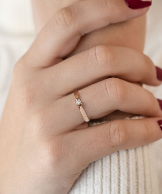 Auksinis žiedas su briliantu - Auksiniai Žiedai su brangakmeniais - Goldinga