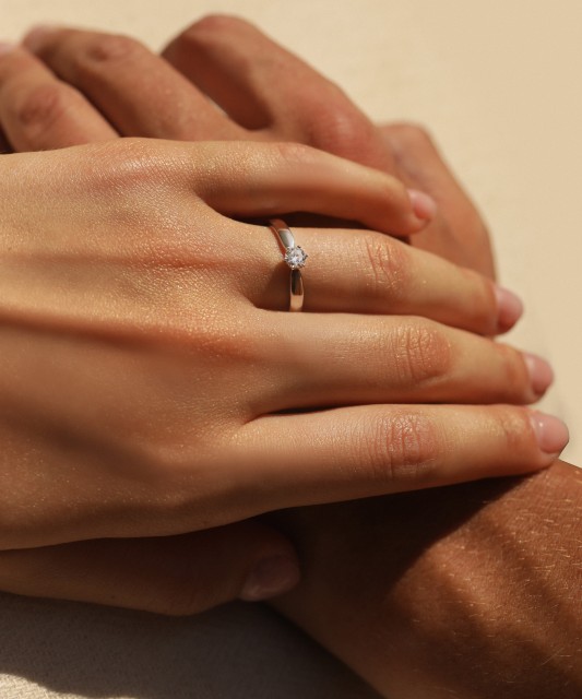 Auksinis žiedas su briliantu - Auksiniai Žiedai su brangakmeniais - Goldinga