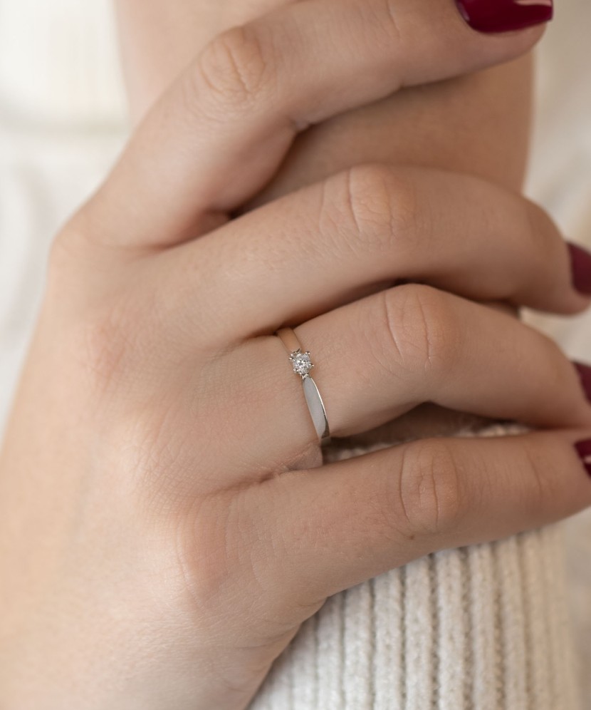 Auksinis žiedas su briliantu - Auksiniai Žiedai su brangakmeniais - Goldinga