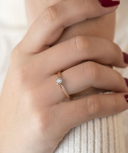 Auksinis žiedas su briliantu - Auksiniai Žiedai su brangakmeniais - Goldinga