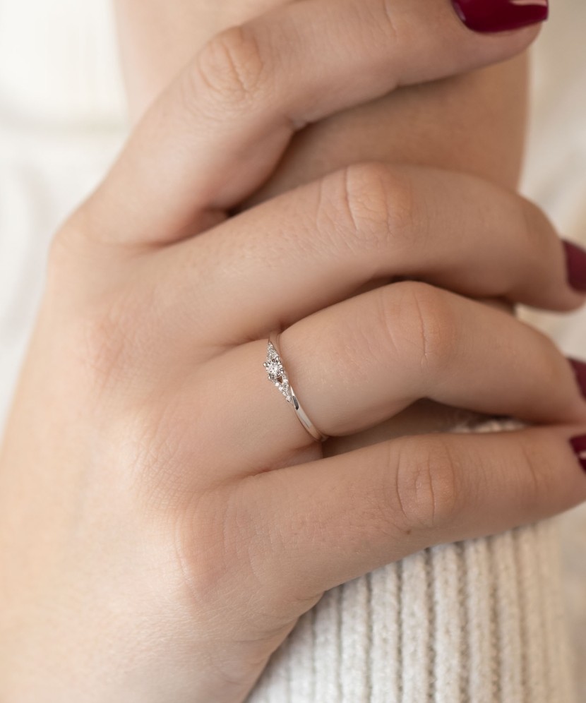 Balto aukso žiedas su briliantais - Auksiniai Žiedai su brangakmeniais - Goldinga