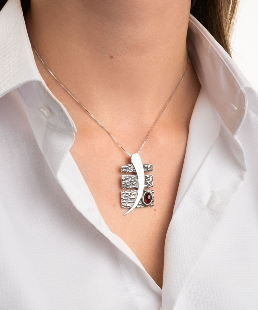 Sidabrinis pakabukas su granatu - Sidabriniai pakabukai - Goldinga