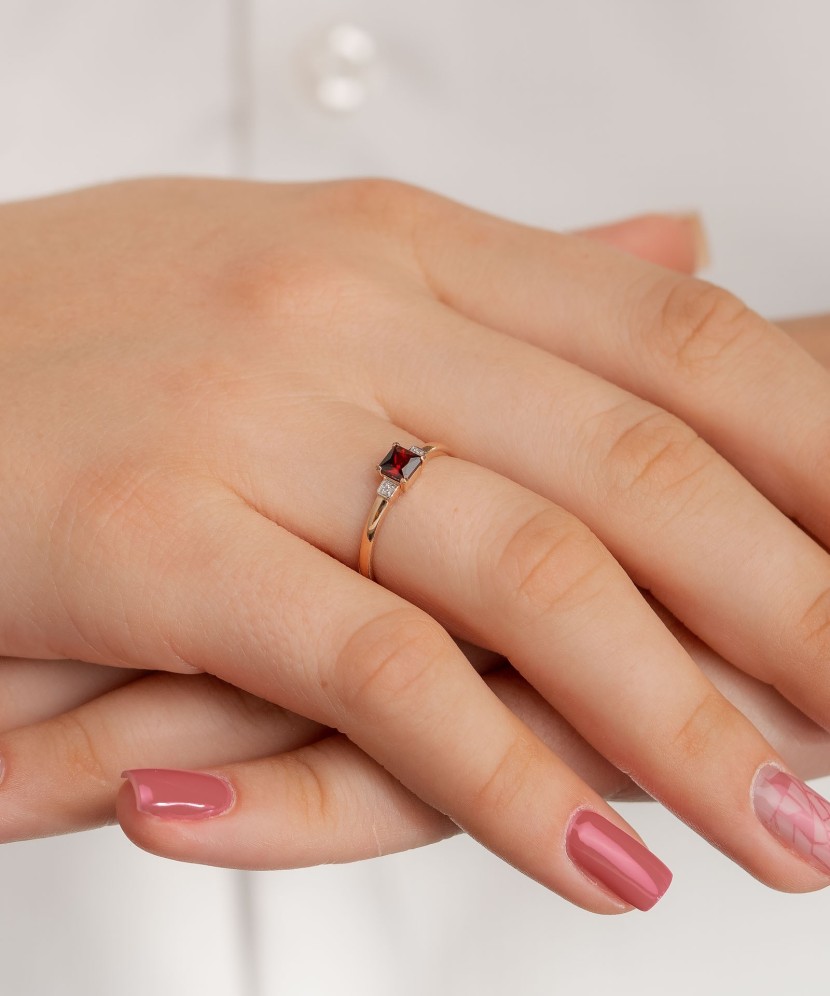 Auksinis žiedas su granatu ir cirkoniais - Auksiniai žiedai - Goldinga