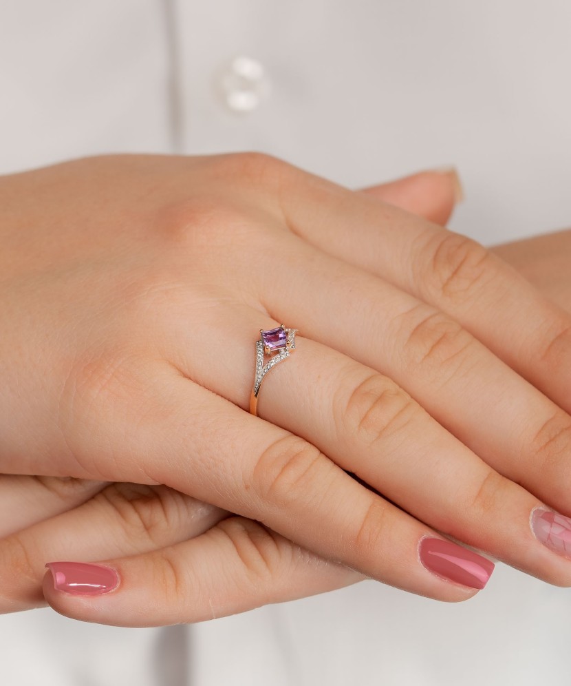 Auksinis žiedas su ametistu ir cirkoniais - Auksiniai žiedai - Goldinga