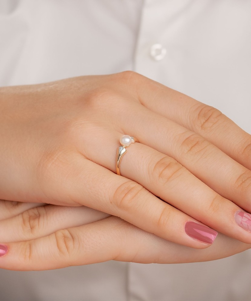 Auksinis žiedas su perlu ir cirkoniais - Auksiniai žiedai - Goldinga