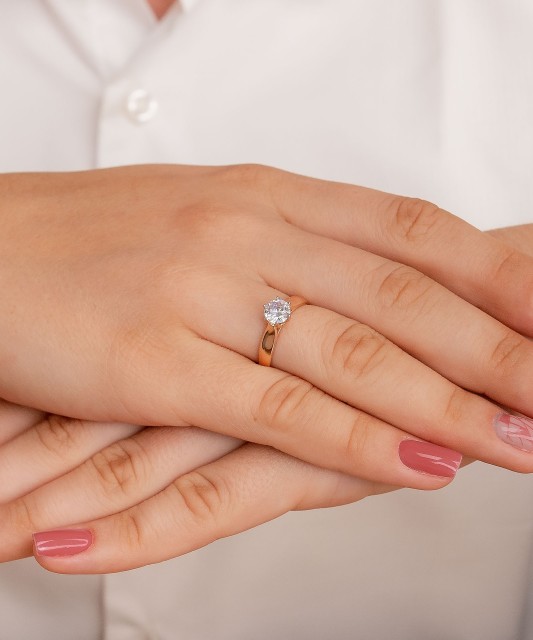 Auksinis žiedas su kristalu - Auksiniai žiedai - Goldinga