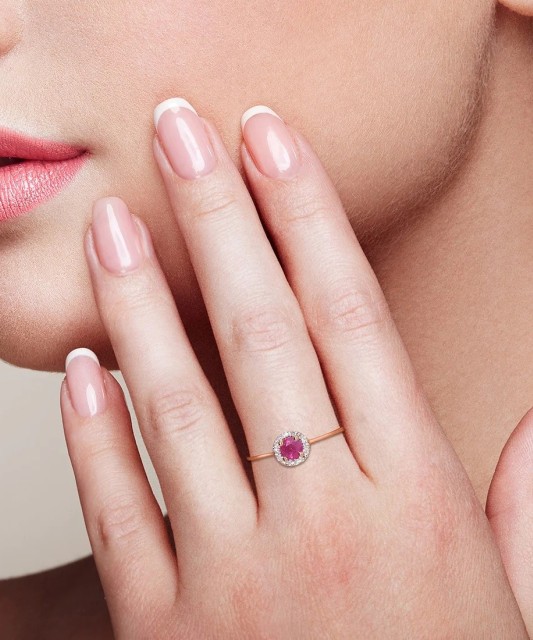 Auksinis žiedas su rubinu ir deimantais - Auksiniai Žiedai su brangakmeniais - Goldinga