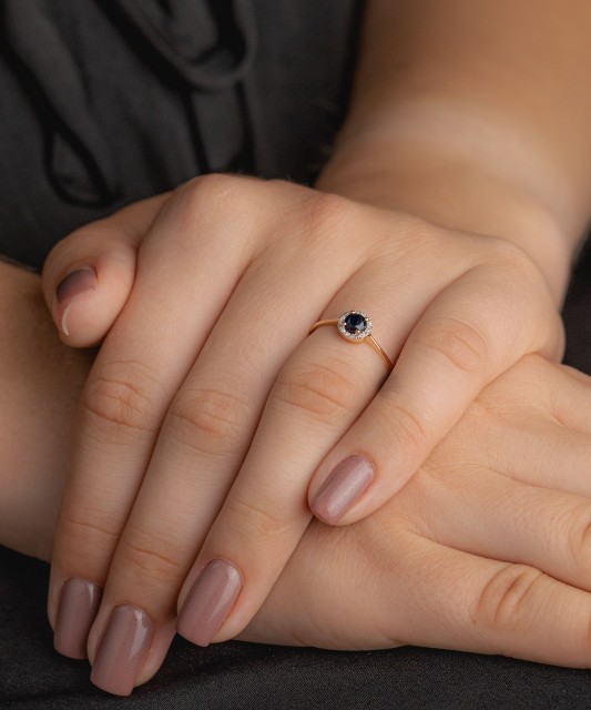 Auksinis žiedas su safyru ir deimantais - Auksiniai Žiedai su brangakmeniais - Goldinga