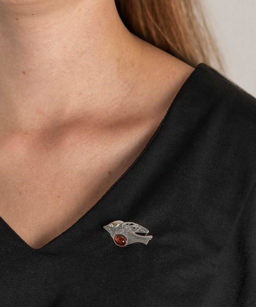 Sidabrinė sagė su gintaru "Paukštis" - Sagės - Goldinga