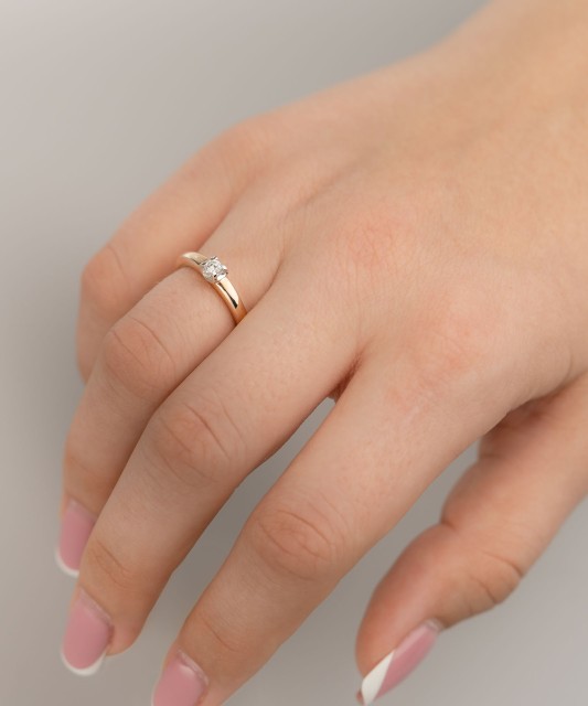 Auksinis žiedas su briliantu - Auksiniai Žiedai su brangakmeniais - Goldinga