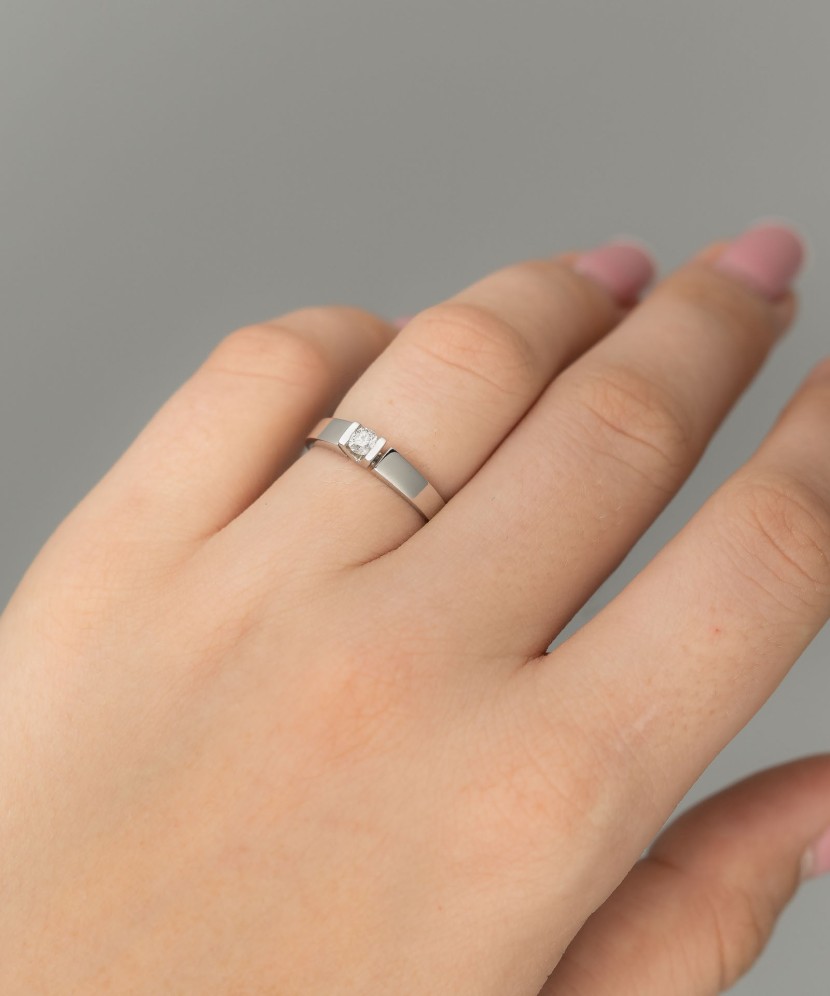 Balto aukso žiedas su briliantu 0,153ct - Auksiniai Žiedai su brangakmeniais - Goldinga