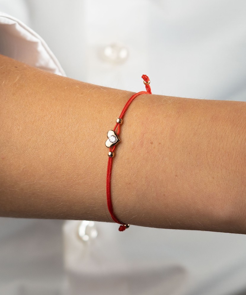 Raudono Siūlo Apyrankė Su Auksiniu Pakabuku "Širdelė"