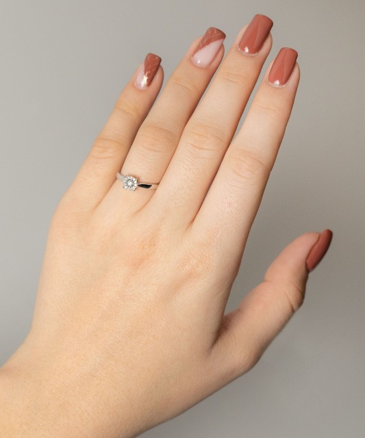 Balto aukso žiedas su deimantais - Auksiniai Žiedai su brangakmeniais - Goldinga