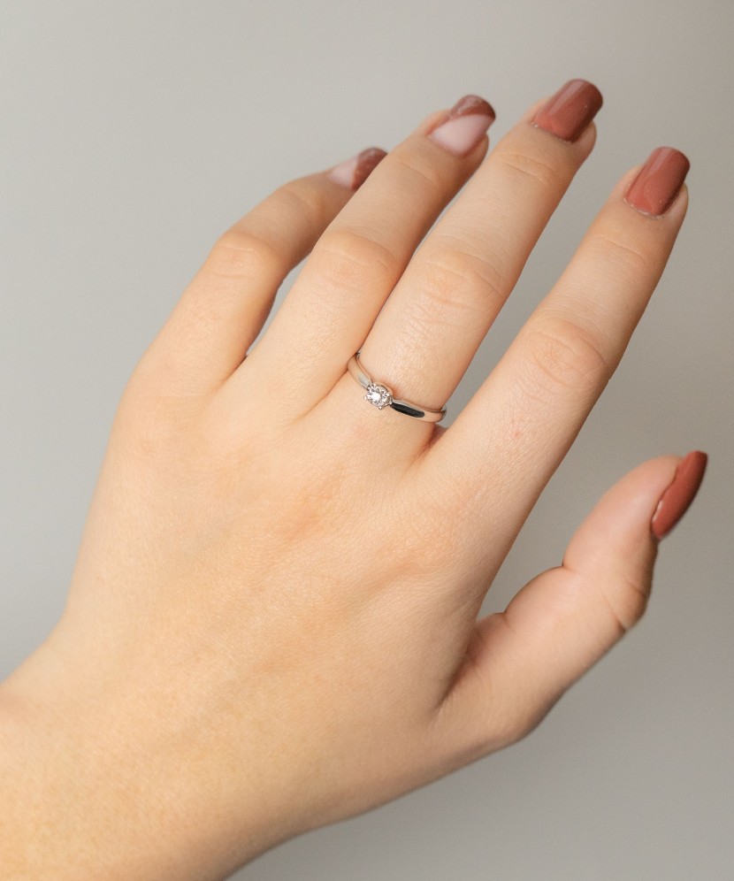 Balto aukso žiedas su briliantu - Auksiniai Žiedai su brangakmeniais - Goldinga