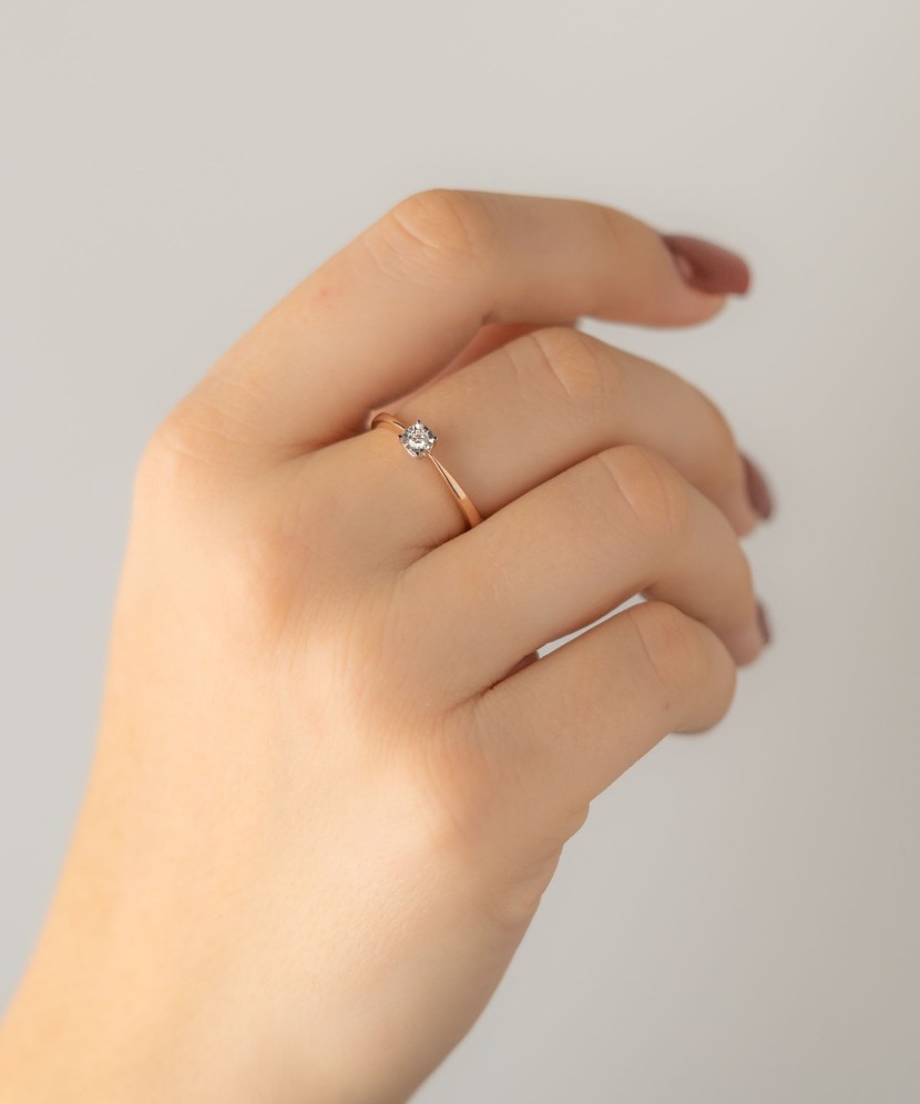 Auksinis žiedas su briliantu - Auksiniai Žiedai su brangakmeniais - Goldinga