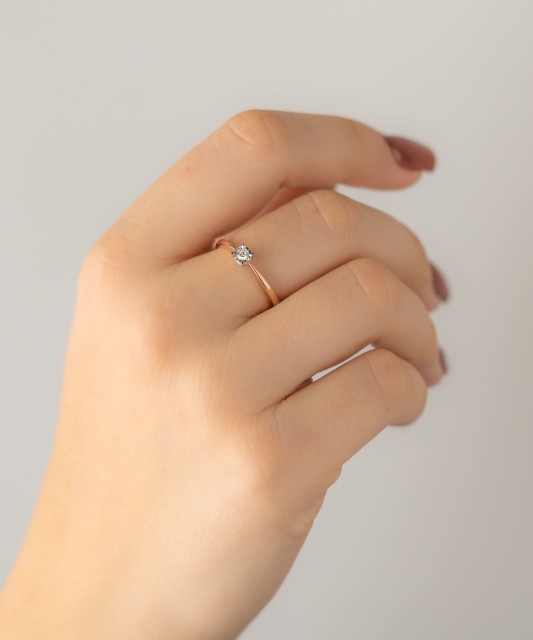 Auksinis žiedas su briliantu - Auksiniai Žiedai su brangakmeniais - Goldinga