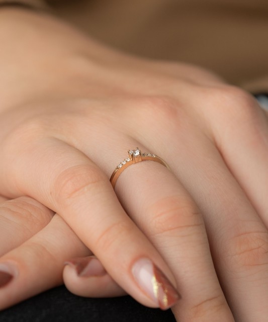 Auksinis žiedas su cirkoniais - Auksiniai žiedai - Goldinga
