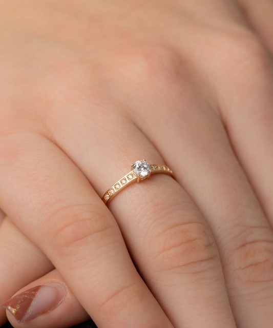 Auksinis žiedas su cirkoniais - Auksiniai žiedai - Goldinga