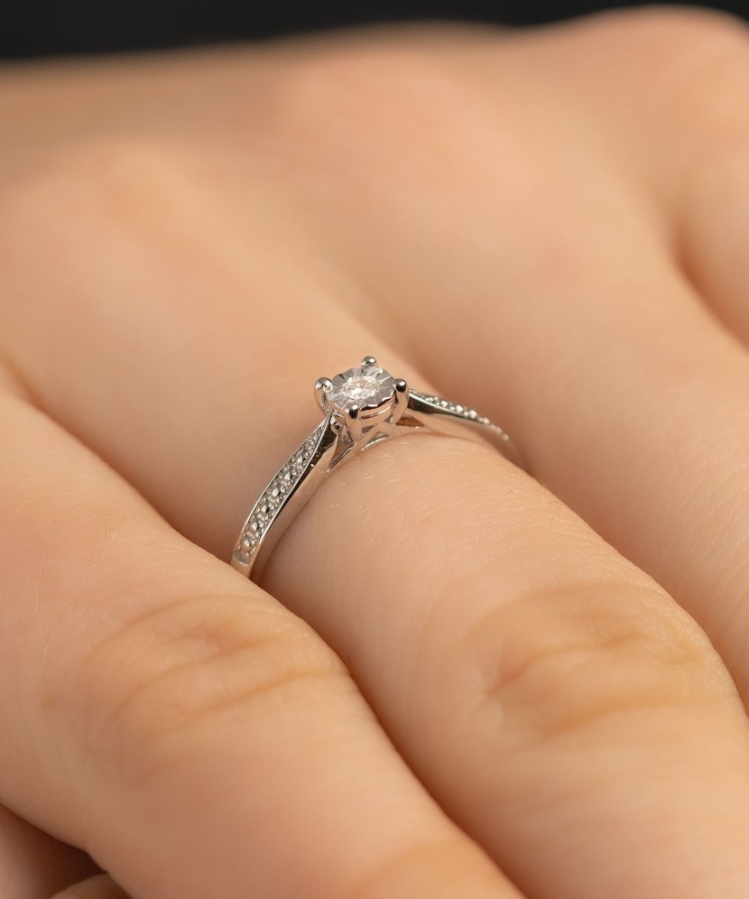 Sidabrinis žiedas su deimantu - Sidabriniai žiedai su brangakmeniais - Goldinga