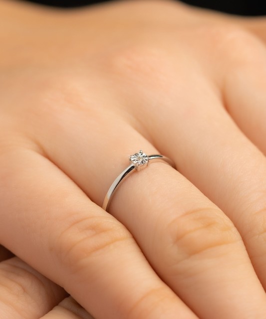 Sidabrinis žiedas su deimantu - Sidabriniai žiedai su brangakmeniais - Goldinga