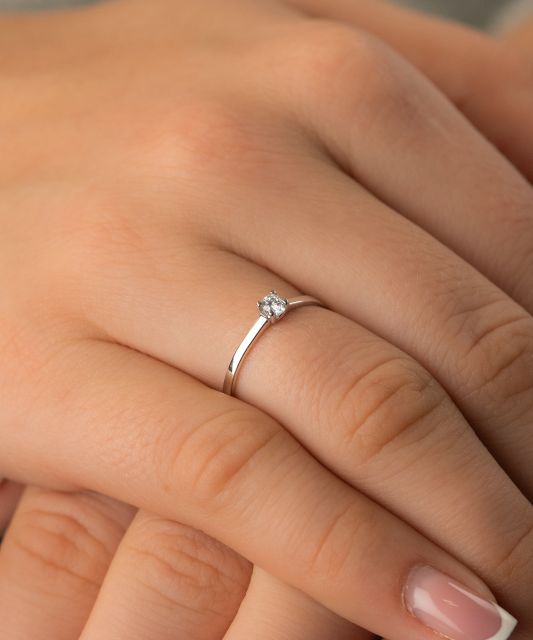 Balto aukso žiedas su deimantu - Auksiniai Žiedai su brangakmeniais - Goldinga