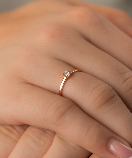 Auksinis žiedas su deimantu - Auksiniai Žiedai su brangakmeniais - Goldinga