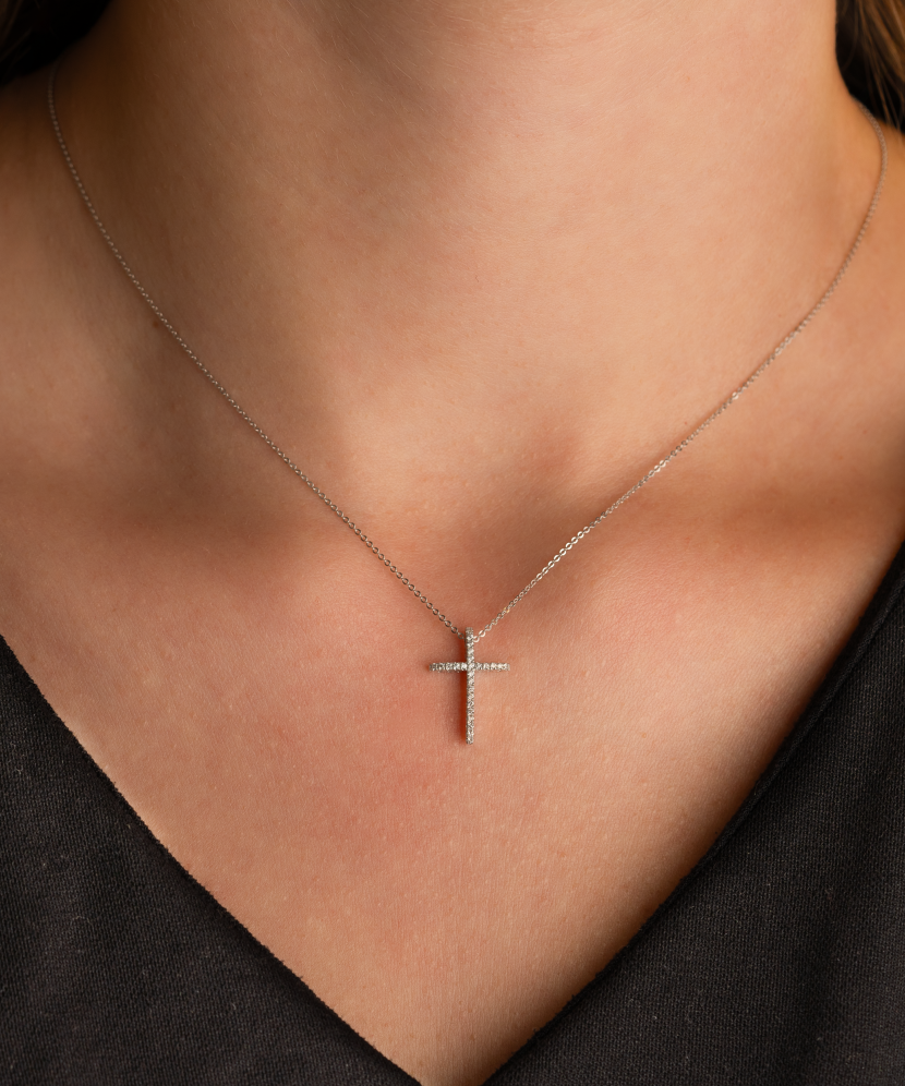 Balto Aukso Grandinėlė Su Briliantiniu Pakabuku "Kryželis" - Auksinės grandinėlės su pakabukais - Goldinga