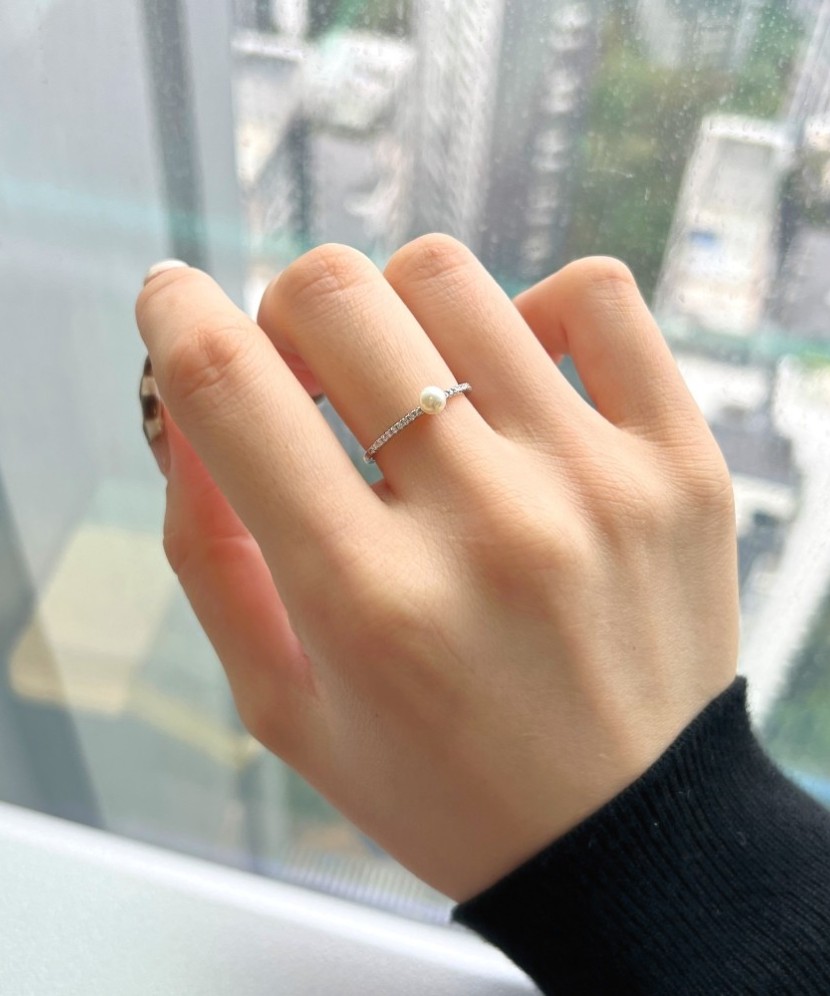 Sidabrinis žiedas su cirkoniais ir perlu - Sidabriniai žiedai - Goldinga