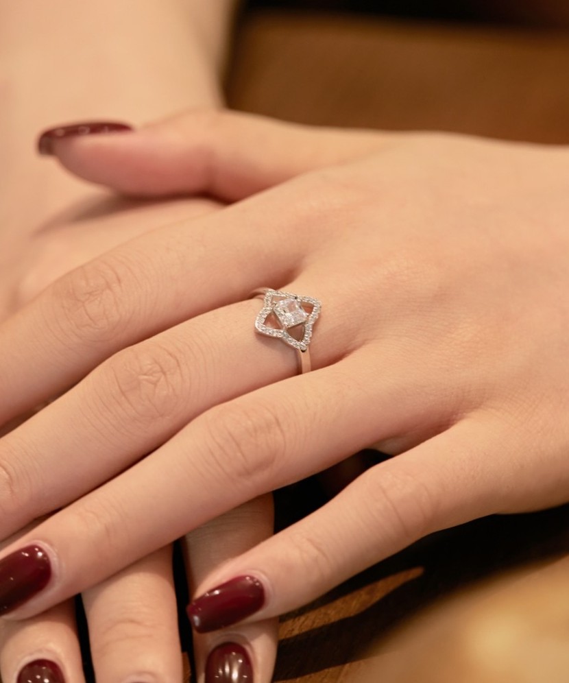 Sidabrinis žiedas su cirkoniais - Perkamiausi - Goldinga