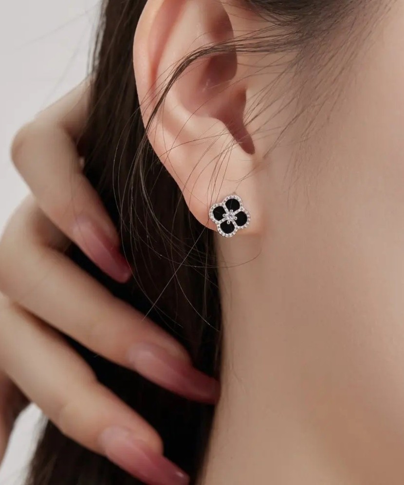 Sidabriniai auskarai su cirkoniais ir emale