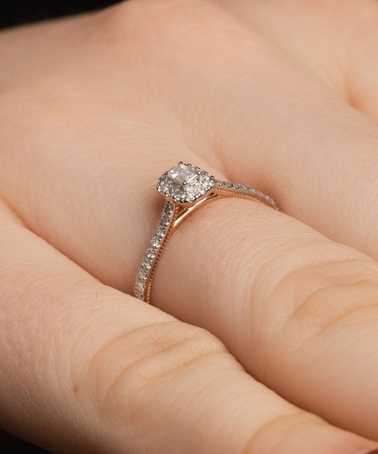 Auksinis žiedas su deimantais - Auksiniai Žiedai su brangakmeniais - Goldinga