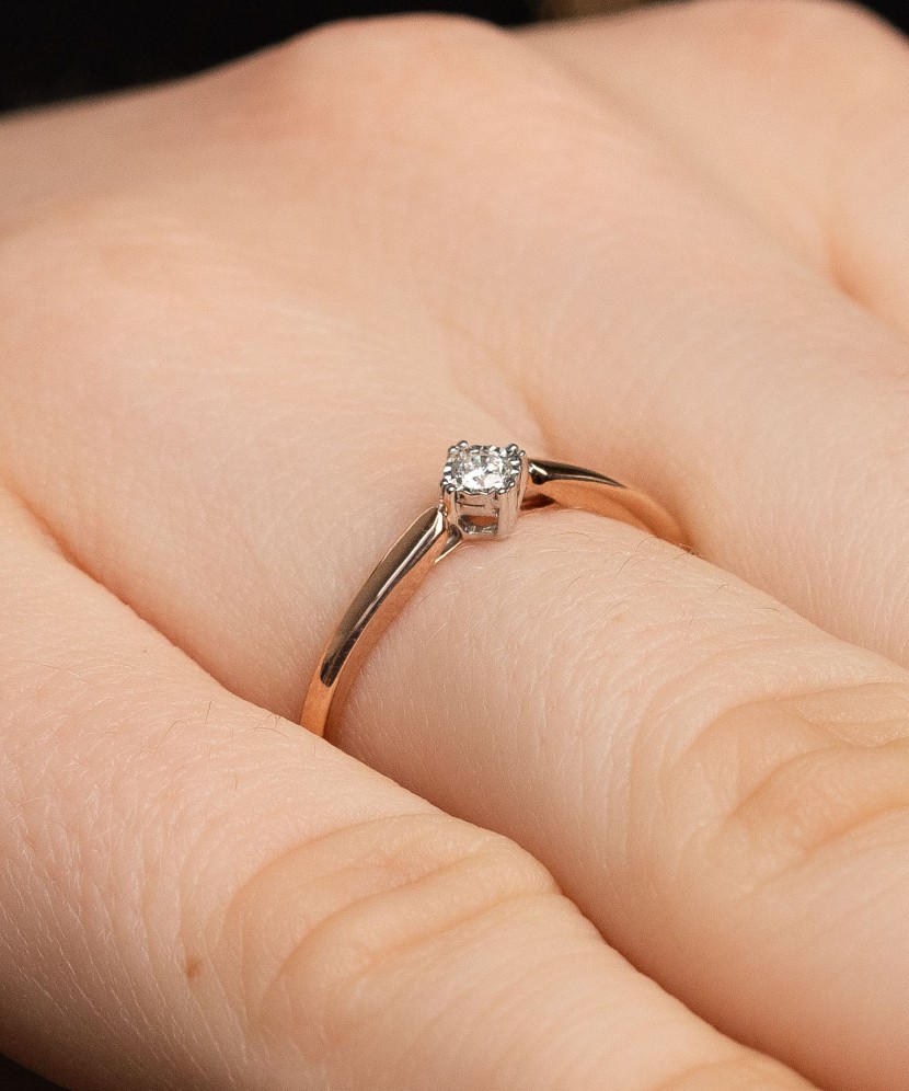 Auksinis žiedas su briliantu - Auksiniai Žiedai su brangakmeniais - Goldinga