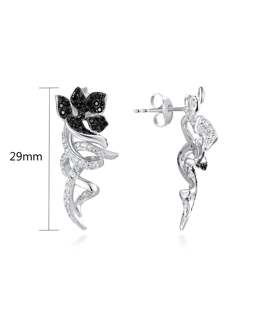 Sidabriniai auskarai su cirkoniais ir špineliais