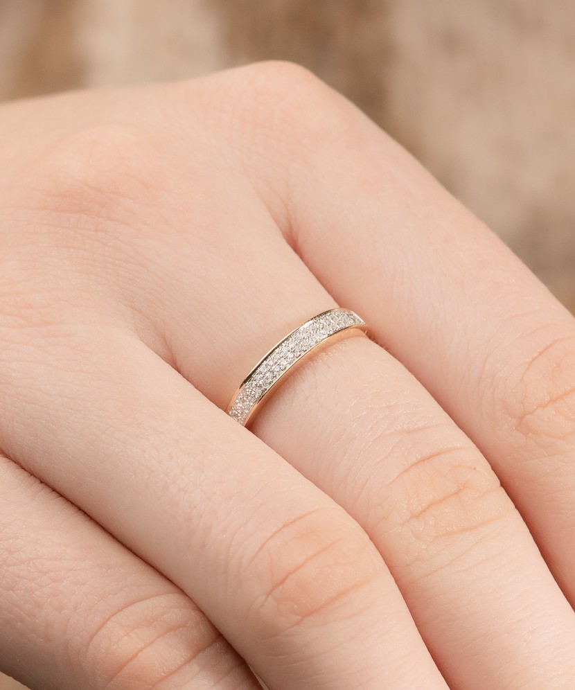 Auksinis žiedas su deimantais