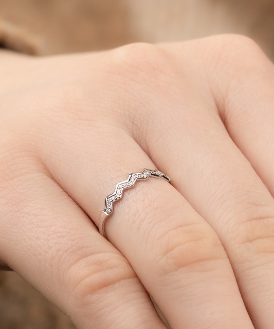 Balto aukso žiedas su deimantais - Auksiniai Žiedai su brangakmeniais - Goldinga