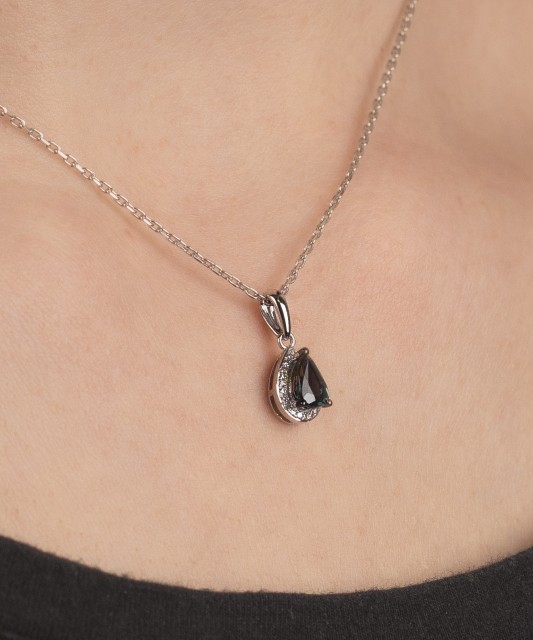 Balto aukso pakabukas su safyrais ir deimantais  - Goldinga